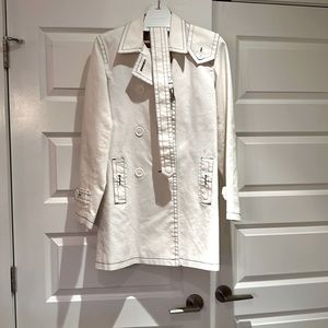Let Chateau White trench